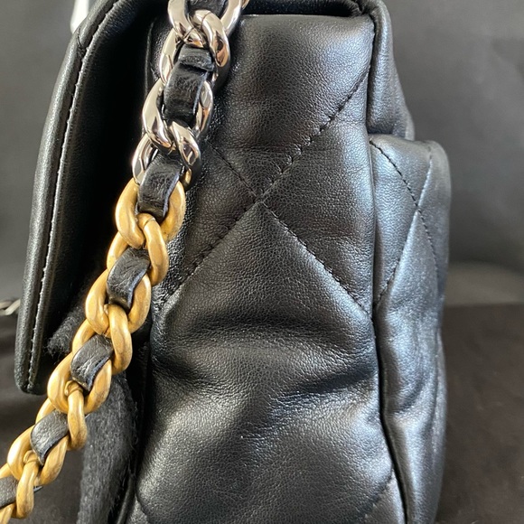 Authentic Chanel19 small black lambskin 30 series with Zeko certificate - Picture 4 of 16